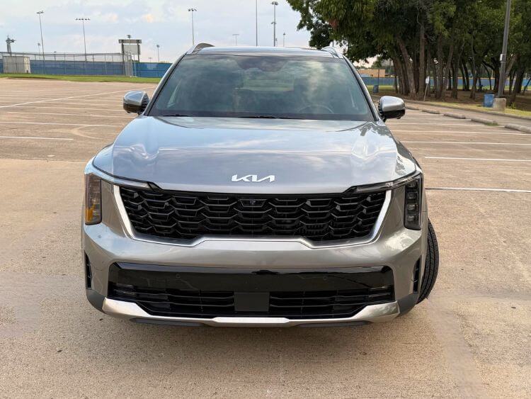 2025-Kia-Sorento-SX-Prestige Hybrid-exterior-grill-carpro.jpg
