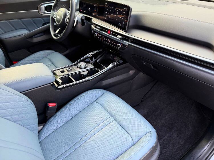 2025-Kia-Sorento-SX-Prestige Hybrid-passenger-side-carpro.jpg