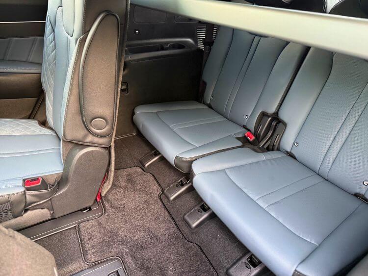 2025-Kia-Sorento-SX-Prestige Hybrid-third-row-carpro.jpg