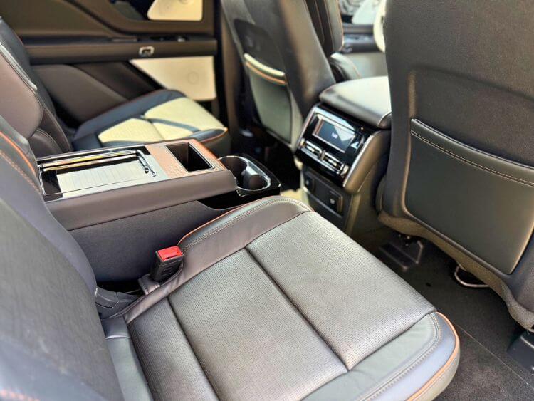 2025-Lincoln-Aviator-Black-Label-2nd-row