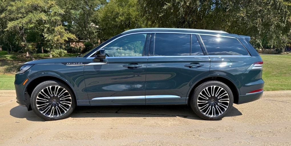 2025 Lincoln Aviator Black Label in Cenote Green Metallic Clearcoat. Credit: CarPro.