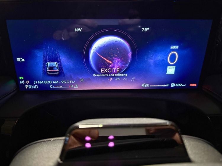 2025-Lincoln-Aviator-Black-Label-digital-display-2-carpro.jpg.