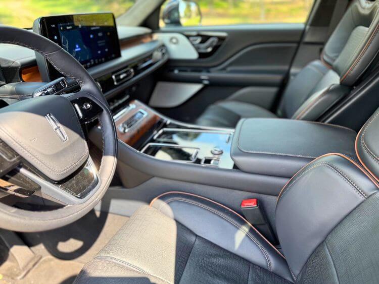 2025-Lincoln-Aviator-Black-Label-driver-seat-carpro.jpg