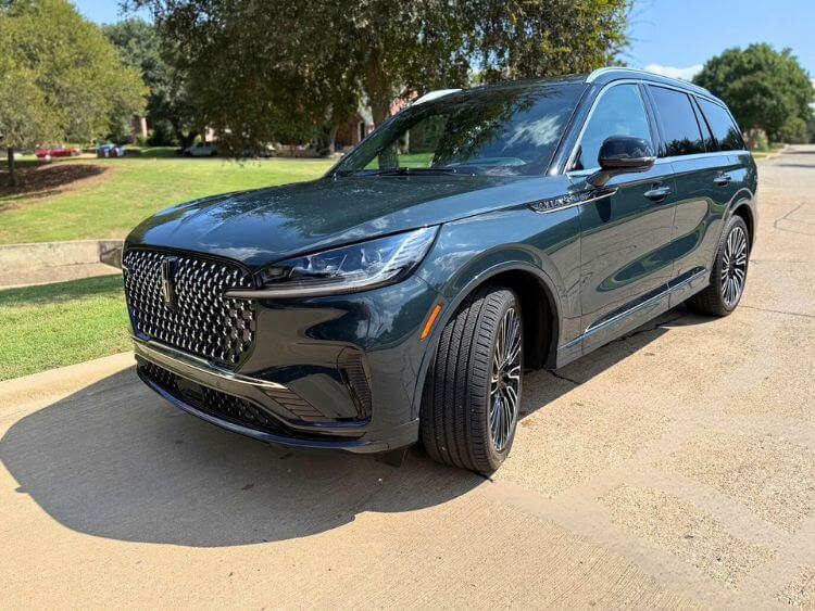 2025-Lincoln-Aviator-Black-Label-exterior-1-carpro.jpg