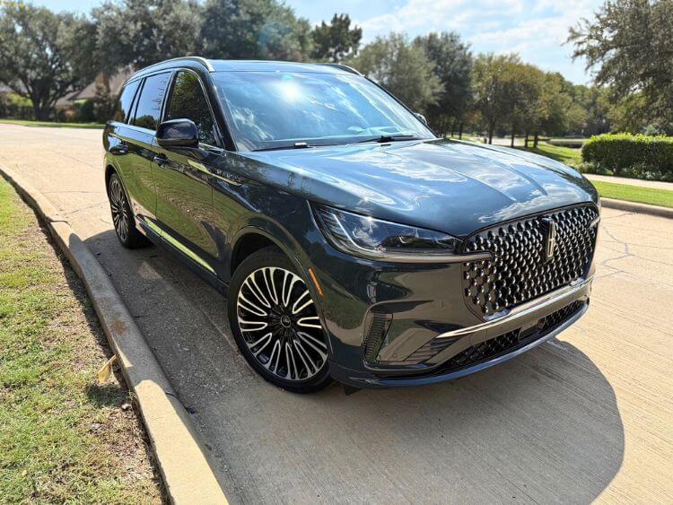 2025-Lincoln-Aviator-Black-Label-exterior-3-carpro.jpg.