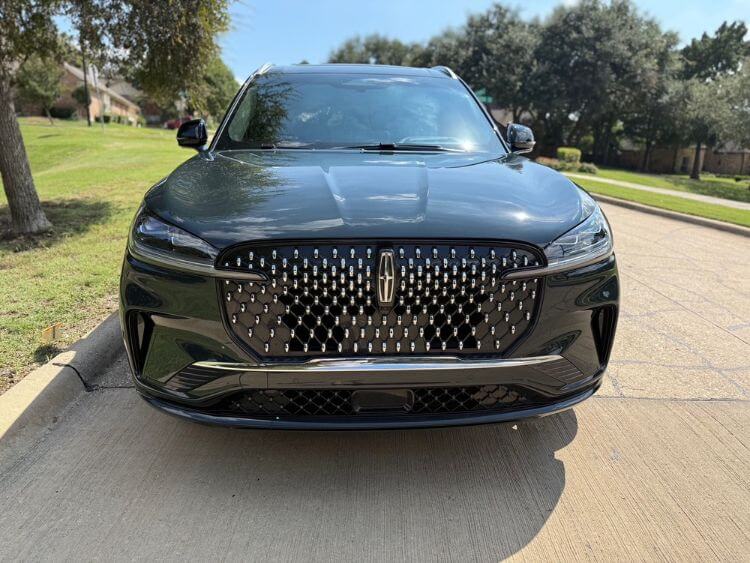 2025-Lincoln-Aviator-Black-Label-exterior-5-carpro.jpg.