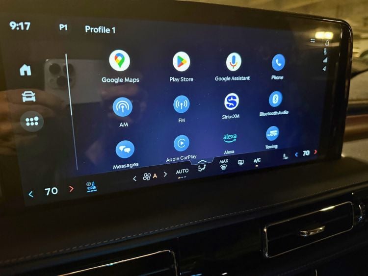 2025-Lincoln-Aviator-Black-Label-screen-1-carpro.jpg.