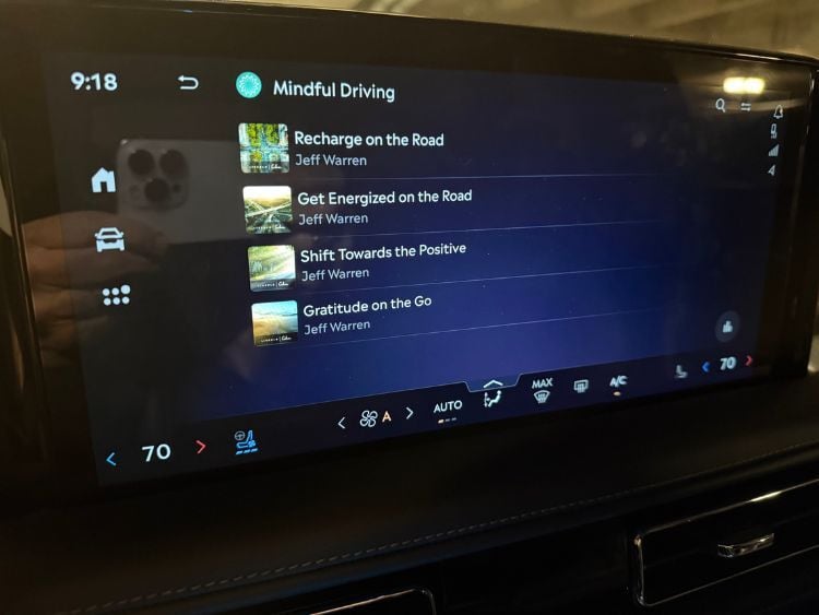 2025-Lincoln-Aviator-Black-Label-screen-2-carpro.jpg.