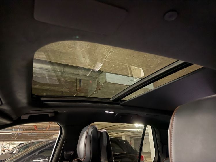 2025-Lincoln-Aviator-Black-Label-sunroof-carpro.jpg.