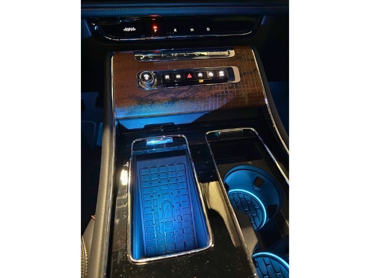 2025-Lincoln-Aviator-Black-Label-wireless-charger-lighting-carpro.jpg.