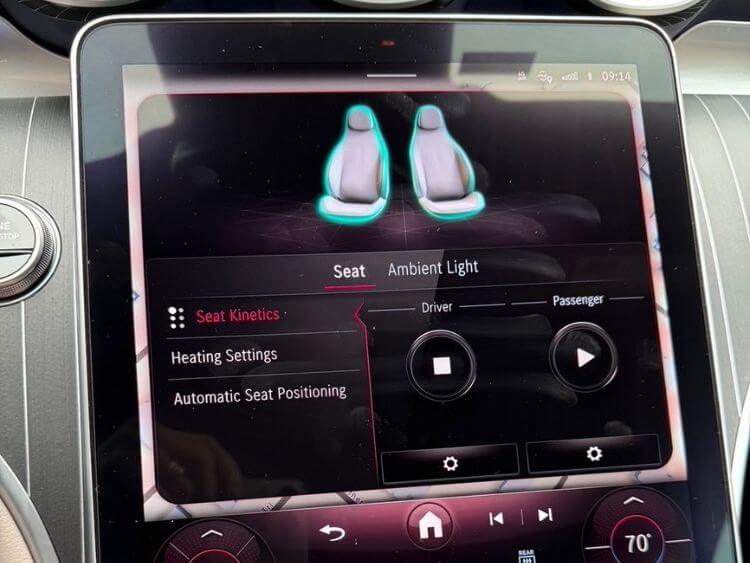 2025-Mercedes-Benz-AMG-CLE53-Cabriolet-seat-screen