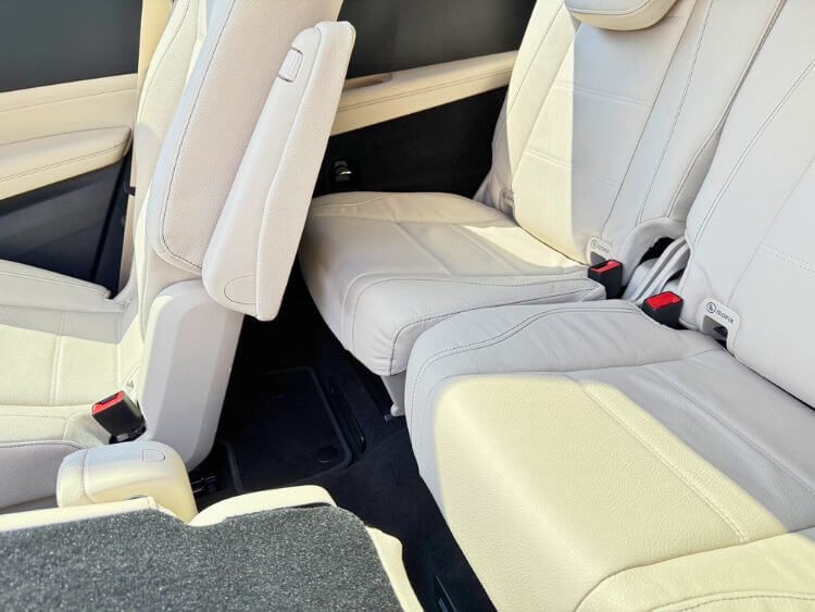 2025-Mercedes-Benz-GLS-580 -3rd-row-carpro