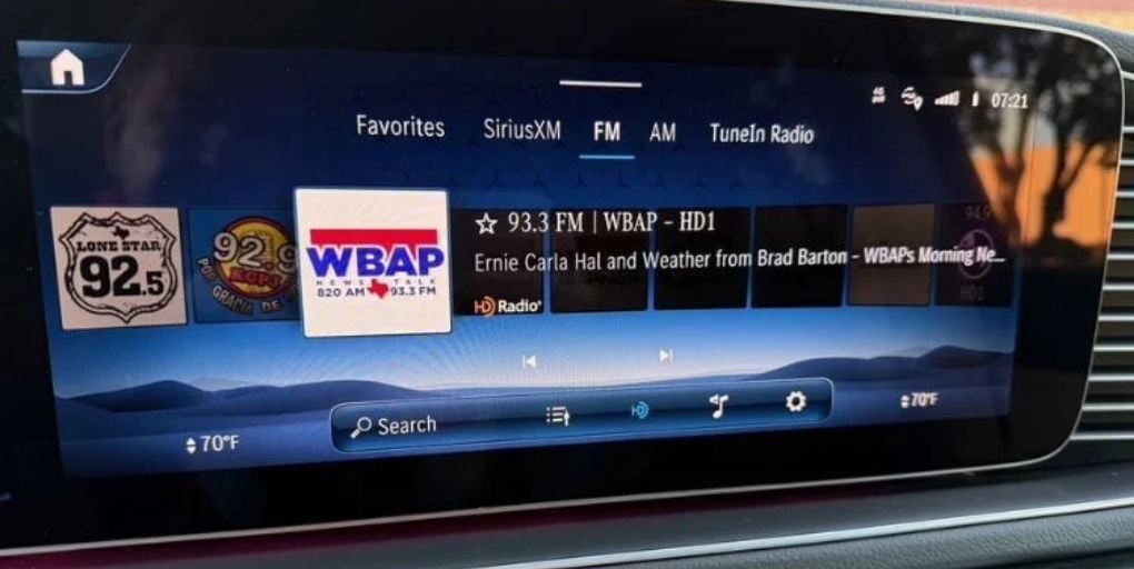 Multimedia system in the 2025 Mercedes Benz GLS 580. CarPro.