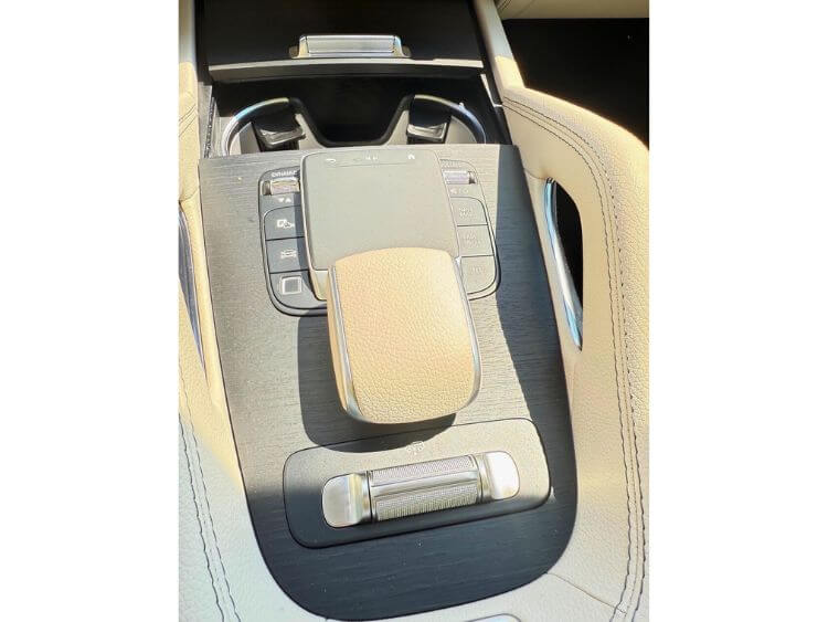 2025-Mercedes-Benz-GLS-580-console-carpro.jpg