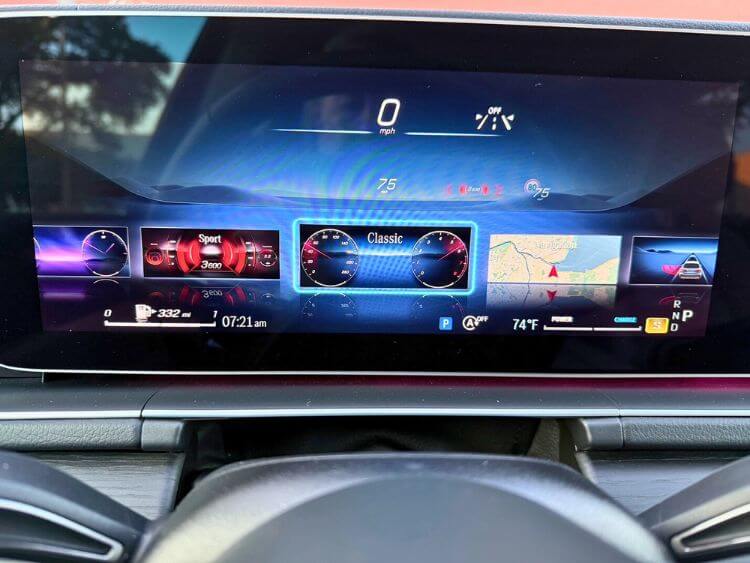 2025-Mercedes-Benz-GLS-580-driver-display-2-carpro