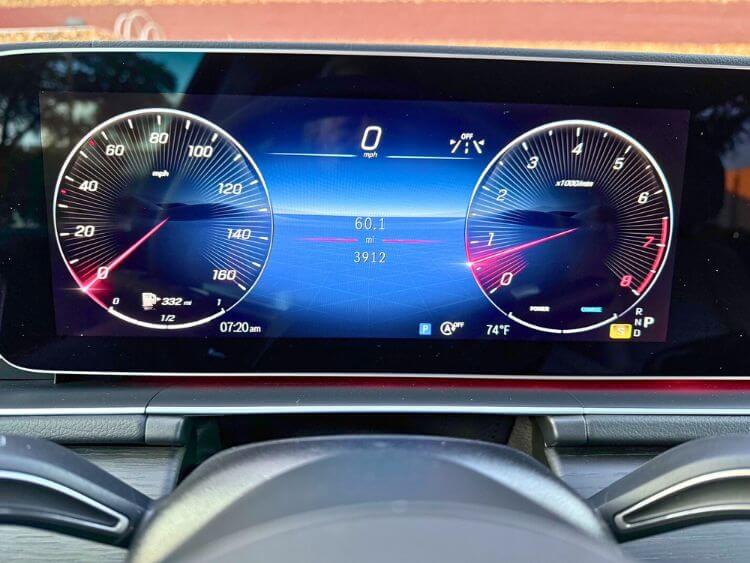 2025-Mercedes-Benz-GLS-580-driver-display-carpro