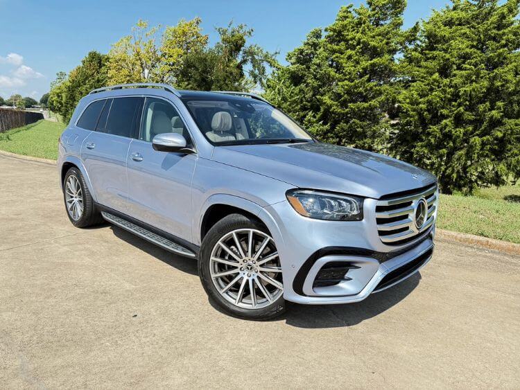 2025-Mercedes-Benz-GLS-580-exterior-1-carpro.jpg
