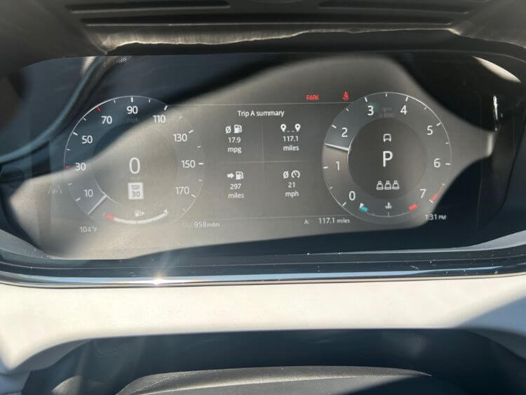 2025-Range-Rover-Evoque-Dynamic-SE-driver-displauye-carpro .jpg