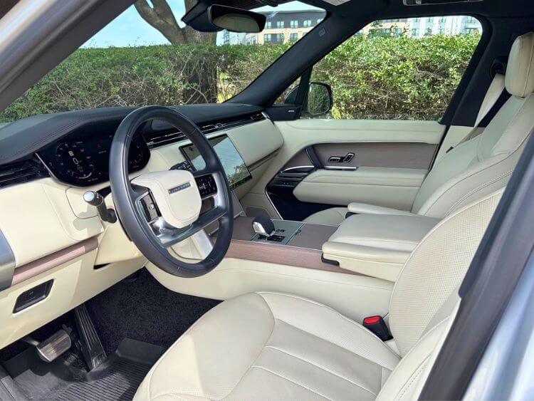 2025-Range-Rover-SE-long-wheelbase-cabin-hero-1-carpro-jpg