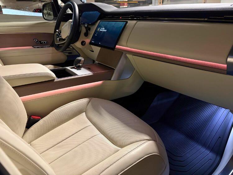 2025-Range-Rover-SE-long-wheelbase-interior-lighting-carpro-jpg