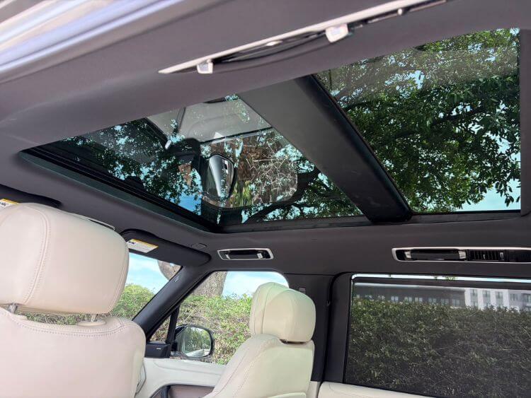 2025-Range-Rover-SE-long-wheelbase-pano-sunroof-carpro-jpg