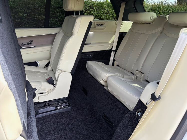 2025-Range-Rover-SE-long-wheelbase-third-row-carpro-jpg