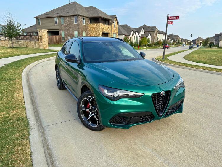 2025-alfa-romeo-stelveio-veloce-1-carpro