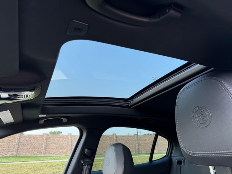 2025-alfa-romeo-stelveio-veloce-17-carpro.