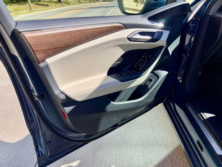 2025-audi-a6-etron-sportback-door-panel-wood-inlay