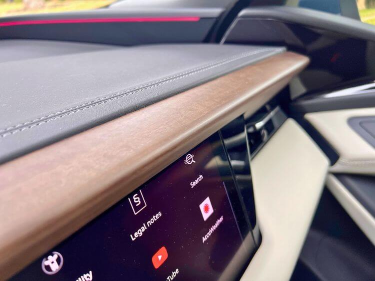 2025-audi-a6-etron-sportback-prestige-wood-inlays-2-carpro