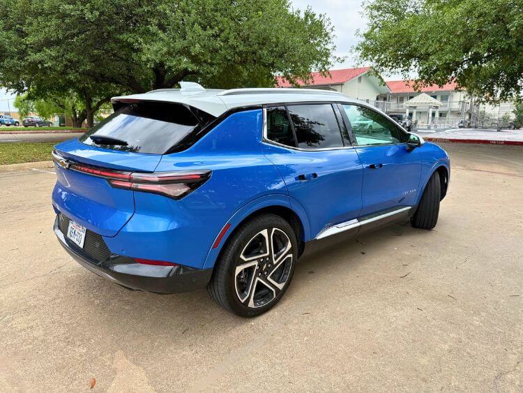 2025-chevrolet-equinox-LT-exterior-4