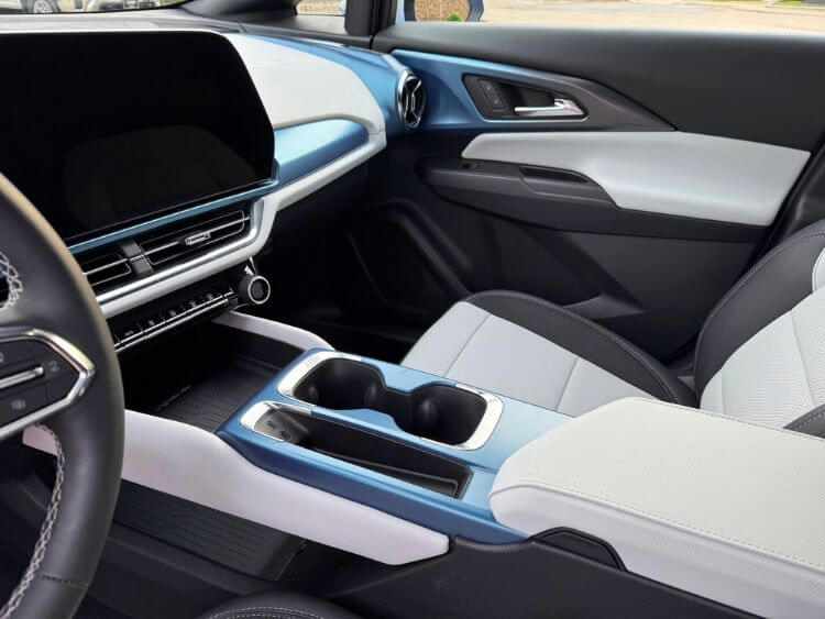 2025-chevrolet-equinox-LT-interior02.jpg.jpg