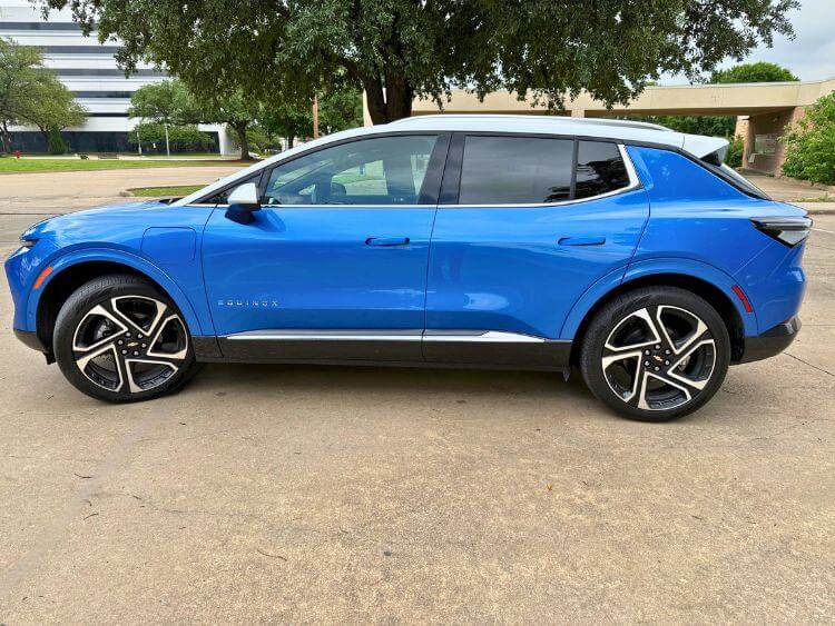 2025-chevrolet-equinox-lt-exterior-profile