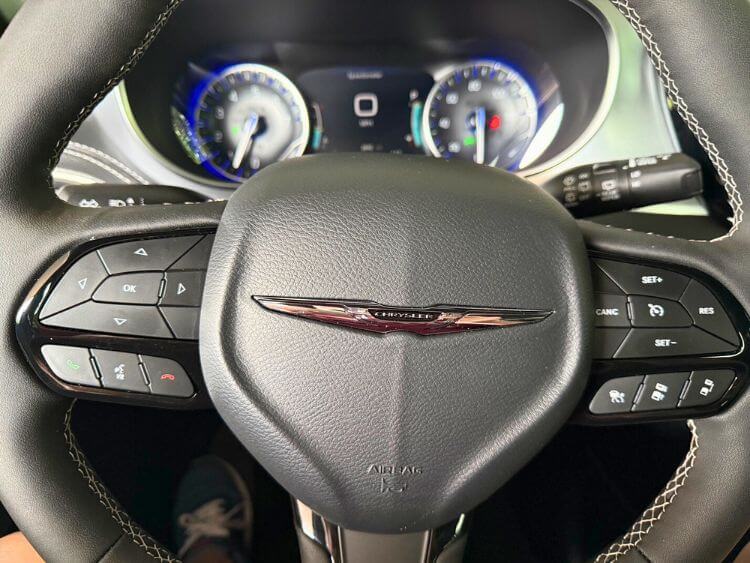 2025-chrysler-pacifica-steering-wheel.jpg