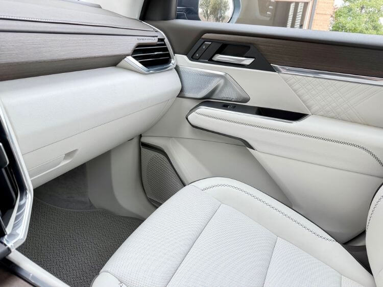 2025-gMc-acadia-denali-dash-carpro