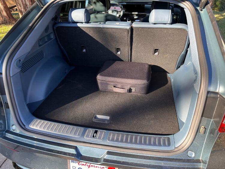 2025-genesis-gv60-performance-cargo-space