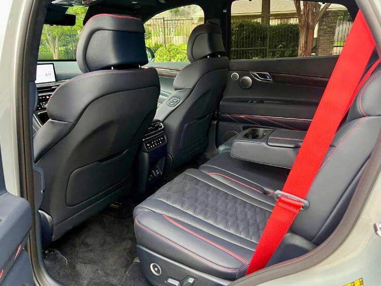 2025-genesis-gv80-coupe-2nd-row