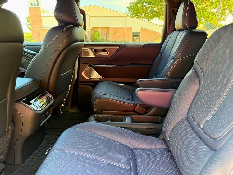 2025-infiniti-qx80-2nd-row-carpro (1)
