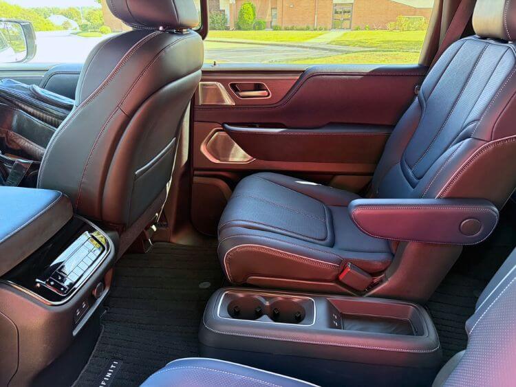2025-infiniti-qx80-2nd-row-carpro-02