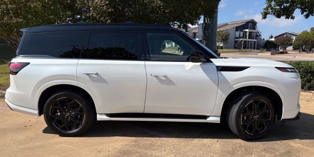 2025 Infiniti QX80 S in Radiant White. Credit: CarPro.