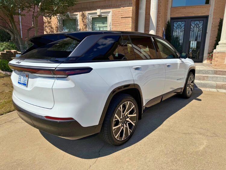 2025-jeep-Wagoneer-S-exterior-01