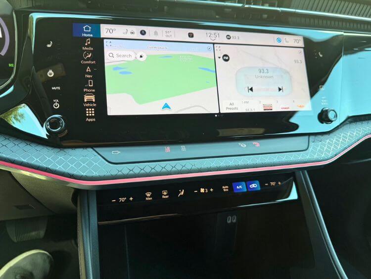 2025-jeep-Wagoneer-S-exterior-navigation