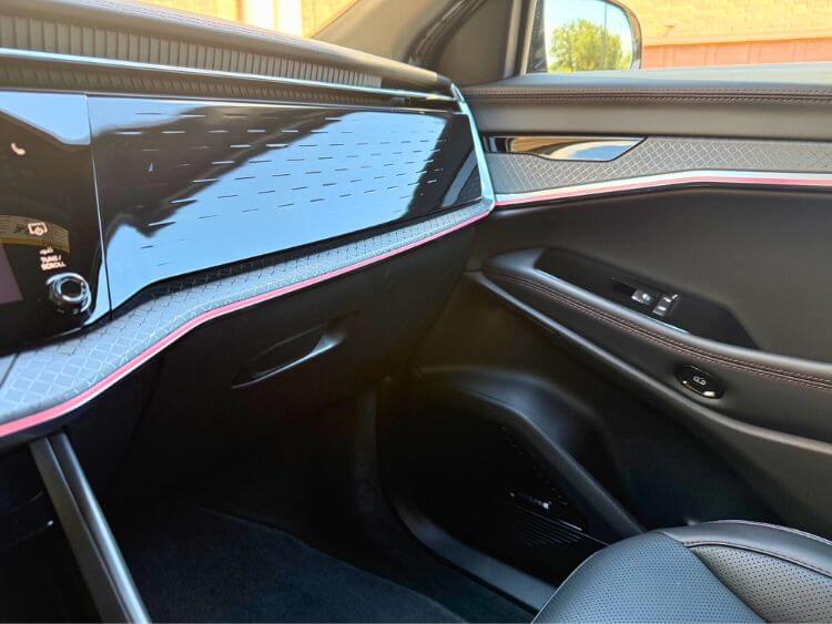 2025-jeep-Wagoneer-S-passenger-side 