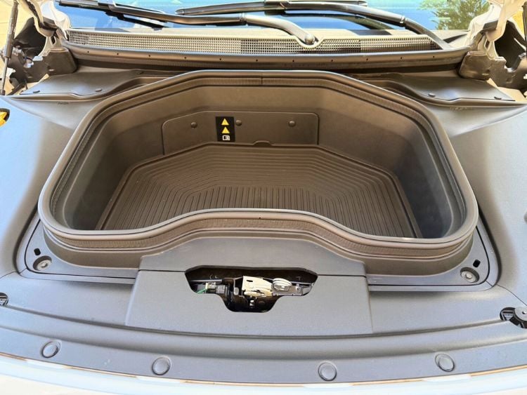 2025-jeep-wagoneer-s-frunk