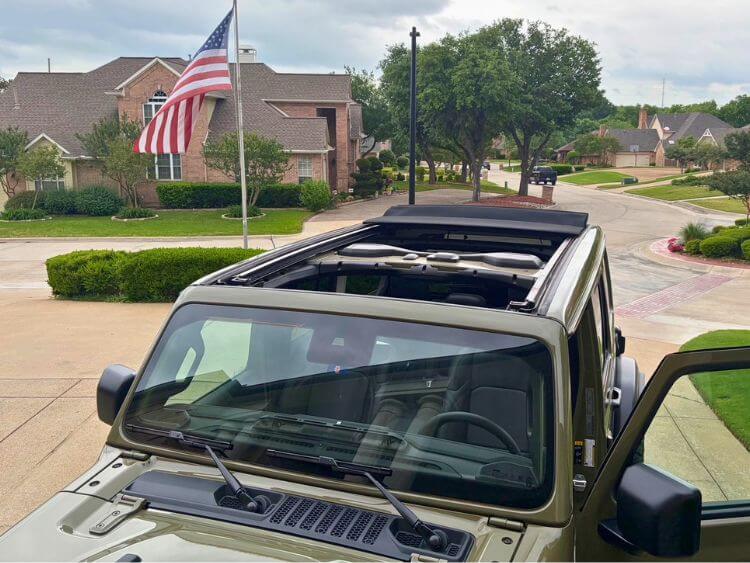 2025-jeep-wrangler-moab-392-open-one-touch-top