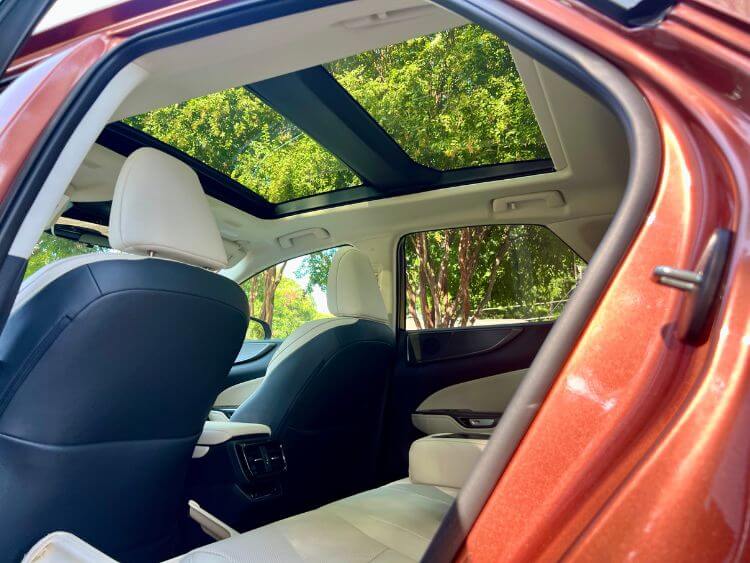 2025-lexus-350h-luxury-pano-roof.