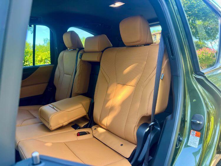 2025-lexus-lx-600-luxury-2nd-row-carpro