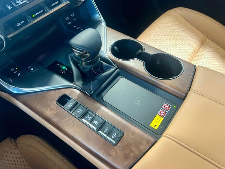 2025-lexus-lx-luxury-center-console-wood-