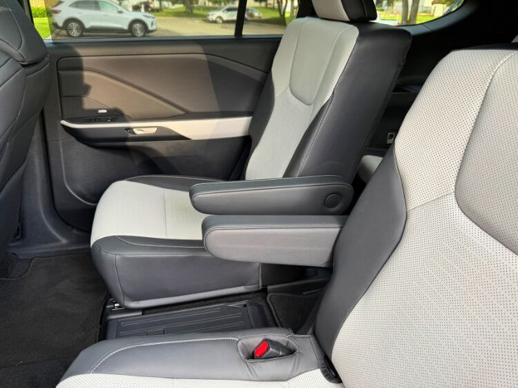 2025-lexus-tx-350-2nd-row- aptains-chairs--jerry.jpg