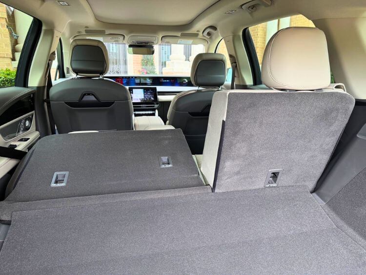 2025-lincoln-nautilus-reserve-cargo-2-carproj